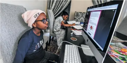  ??  ?? Kaone Seshibedi, who is in Grade 7, and her sister Tshwaragan­o, a Grade 12 pupil, in their respective digital classes at home in Johannesbu­rg during the national lockdown in April 2020 Photo: Gallo Images/Sydney Seshibedi