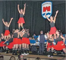  ?? ARCHIVFOTO: WOLFGANG LUTZ ?? Die Tanzgruppe des Musikverei­ns Ertingen will wieder für Furore sorgen.