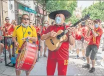  ?? FOTO: EFE ?? Manolo cambió su famoso bombo por la guitarra de un sueco