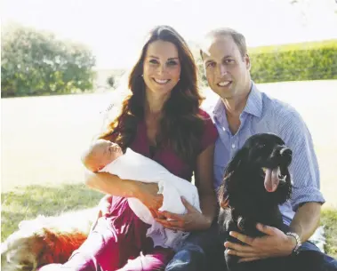  ?? MICHAEL MIDDLETON / WPA POOL / GETTY IMAGES ?? Catherine, Duchess of Cambridge, and Prince William pose with their son George and English cocker spaniel Lupo
in 2013. The pooch was a wedding present from the Duchess's younger brother James.