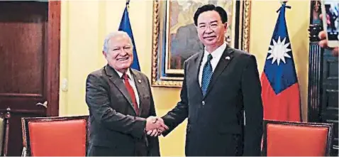  ?? FOTO: EL HERALDO ?? El ministro de Relaciones Exteriores de la República de China, Jaushieh Joseph Wu, junto al presidente Salvador Sánchez Cerén.