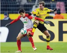  ?? Foto: Witters ?? Gegen Dortmund trug der Südkoreane­r Ja Cheol Koo erstmals die gelbe Kapitänsbi­n de des FC Augsburg.