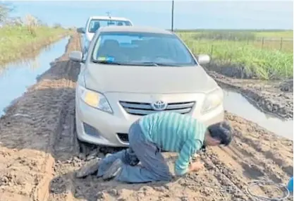  ?? ?? Pésimo. Ese es el estado de la mayoría de los caminos rurales en las provincias más productiva­s del país.