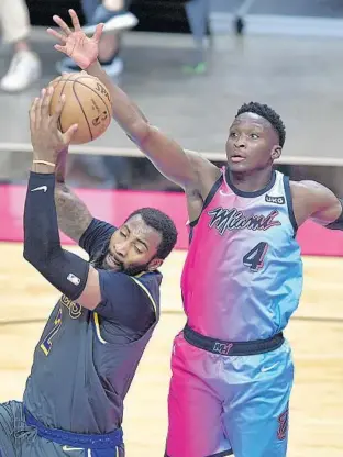  ?? MICHAEL LAUGHLIN/SOUTH FLORIDA SUN SENTINEL ?? The Heat’s Victor Oladipo tries to stop the Lakers’ Andre Drummond during the first half Thursday.