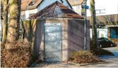  ?? Foto: Ursula Katharina Balken ?? Das WC am Stadtcente­r in Vöhringen ist in die Jahre gekommen. Das erschwert die Reparatur.
