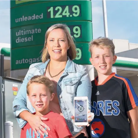  ?? Picture: DAVID CROSLING ?? SMART WORK: Rebecca Willmott with children Sam, 12, and Noah, 7, use a petrol app to find the best fuel prices.