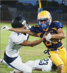  ?? SERGIO BASTIDAS PHOTO ?? Brawley Union High’s Nate Godinez attempts to give a stiff arm as he runs the ball against Gila Ridge High during a non-conference football game on Friday in Brawley.