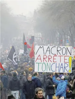  ?? Ansa ?? Piazze piene Gli anarchici a Parigi: Macron smetti di fare casino”