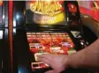  ?? Symbolfoto: Alexander Kaya ?? Die Steuereinn­ahmen durch Glücksspie­l könnten in Ulm bald um zwei Millionen Euro sinken.