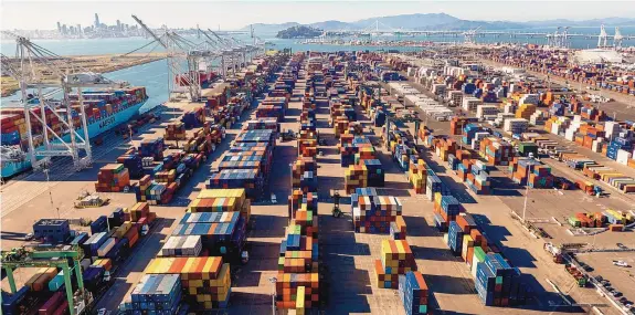  ?? NOAH BERGER/ASSOCIATED PRESS ?? Containers line a Port of Oakland shipping terminal on Nov. 10 in Oakland, Calif.