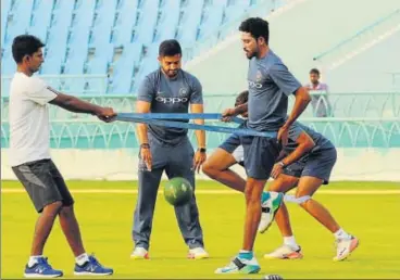  ?? SUBHANKAR CHAKRABORT­Y/HT ?? The India Green team training at the Ekana Internatio­nal Stadium in Lucknow on Wednesday. India Green take on India Red in the first match of the Duleep Trophy on Thursday.