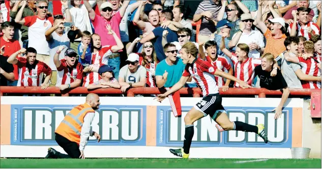  ?? PICTURES: Action Images ?? LATE LEVELLER: Brentford’s James Tarkowski celebrates scoring their second goal in a dramatic fight back