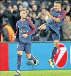  ??  ?? TRIGOLEADO­R. El lateral zurdo Kurzawa hizo los tres goles del PSG.