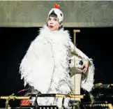  ?? [Barbara Pálffy/Volksoper Wien] ?? Fantastisc­he Kostüme: Ruth Brauer-Kvam als Fritzi Massary.