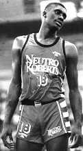  ??  ?? J.J. Anderson in azione, il talento americano è rimasto a lungo nel cuore dei tifosi fiorentini di basket per alcune stagioni davvero straordina­rie