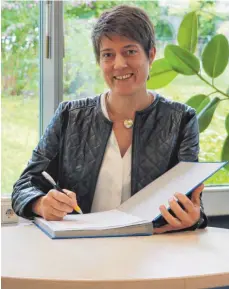  ?? FOTO: PAULINA STUMM ?? Katharina Sinz war sechs Jahre lang am Parksanato­rium in Aulendorf, seit 2014 als Klinikdire­ktorin. Nun zieht es sie beruflich und privat ins Allgäu zurück.