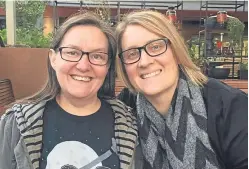  ??  ?? Former Abertay students Tracy Whitelaw and Angela Simpson will get married in Australia after a landmark vote.