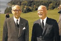  ?? FOTOS: CEDOC PERFIL ?? DESARROLLO. Arturo Frondizi con Dwight Eisenhower, en 1960.