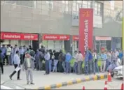  ?? PARVEEN KUMAR/HT PHOTO ?? People continued to queue up outside banks and ATMs throughout the country on Saturday.
