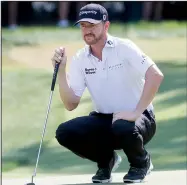  ?? AP/TONY GUTIERREZ ?? Jimmy Walker weathered high temperatur­es at Baltusrol Golf Club in Springfiel­d, N.J., on Thursday to shoot an opening-round 5-under 65 and grab a one-stroke lead over three players at the PGA Championsh­ip. Defending champion Jason Day was three shots...