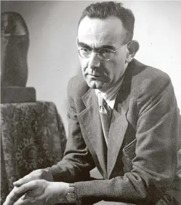  ??  ?? Louis Fürnberg 1946 in Prag, nach der Rückkehr aus dem Exil in Palästina.
FOTO: TIBOR HONTY / KLASSIK STIFTUNG WEIMAR