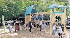  ?? FOTO: UWE MISERIUS ?? Das neue Spielgerüs­t war die Attraktion beim Kindertag im Wildpark Reuschenbe­rg.