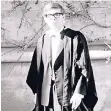  ?? FOTO: ACTION PRESS ?? Stephen Hawking im Jahr 1961 nach der Prüfung in Oxford.