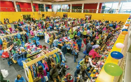  ?? Archivfoto: Ralf Lienert ?? Am Wochenende finden wieder Flohmärkte mit Gebrauchtk­leidern und Spielsache­n rund ums Kind statt.