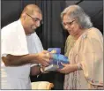  ??  ?? Shubha Vilas Dasa, of India, the acclaimed author of the series
launched his new book on Hanuman Jayanthi at the festival. He presented a few books to guest Ela Gandhi.