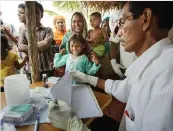  ??  ?? COURTESY: GOVERNMENT OF SRI LANKA A public health officer treats patients at a mobile malaria clinic in Sri Lanka