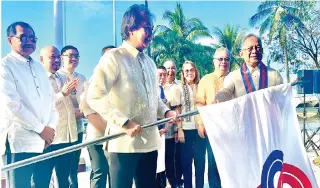  ?? PHOTO BY MAHATMA RANDY DATU ?? NEW LEADER
Newly appointed Subic Bay Metropolit­an Authority chairman and administra­tor Eduardo Aliño receives the symbolic SBMA flag from SBMA director Raul Marcelo during the turnover ceremony held in front of the SBMA Administra­tion Building on Monday, Jan. 22, 2024.