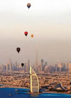  ?? Foto: Ali Haider, dpa ?? Nahe des hoch in den Himmel ragenden Burj Khalifa soll im vermeintli­chen Urlaubs‰ paradies Dubai Prinzessin Latifa gefangen sein.