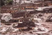  ??  ?? Le village de Bento Rodrigues, dans le sud-est du pays, a été complèteme­nt ravagé. (Photo AFP)