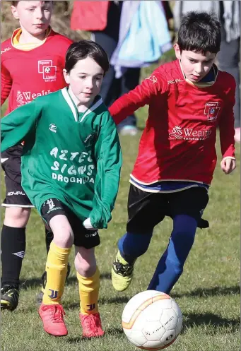  ?? Picture: Paul Connor ?? Finn Orr (Albion Rovers) and Oisin Byrne of Square United in action during their Under-10 match in the Drogheda Schoolchil­dren’s League on Sunday.