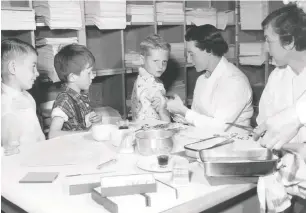  ?? VANCOUVER PUBLIC LIBRARY/PHOTO NO. 41563 ?? Children line up for polio vaccinatio­ns, April 1955.