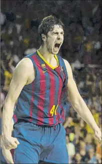  ?? FOTO: PERE PUNTÍ ?? Celebrando una canasta. Tomic seguirá dos años más