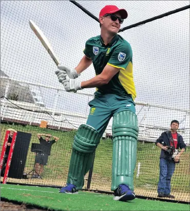  ?? Picture: RYAN WILKISKY, BACKPAgePi­x ?? NET-WORKING: Chris Morris has a swing at the Audi Batting Masterclas­s activation in Camps Bay on Tuesday.