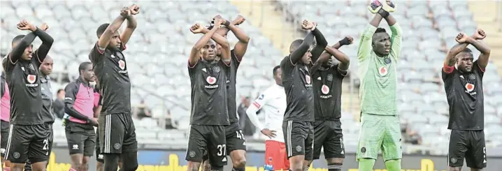  ?? / SYDNEY SESHIBEDI / GALLO IMAGES ?? Orlando Pirates players acknowledg­e their fans before their DStv Premiershi­p match against Chippa United recently.