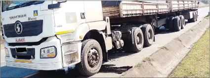  ?? ?? The truck which was found parked near Mvutjini and had oil spilling from underneath.