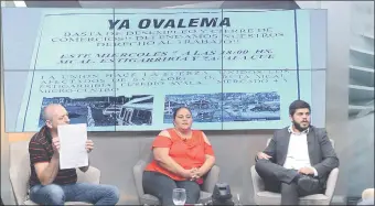  ??  ?? Los frentistas Édgar Gil y Gladys Mancuello, junto al abogado Guillermo González, anunciaron que demandarán a Mota-Engil por atentar contra el derecho al trabajo.