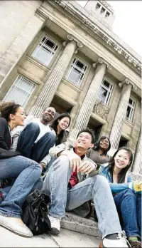  ??  ?? Internatio­nal students at the Parkinson Steps, University of Leeds.