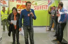  ??  ?? Christophe Bukovec, Fabienne Minalé et Julien Mascaras pour la CGT invitent les agents hospitalie­rs à évoquer leur angoisse pour demain et la pénible réalité de leur quotidien.