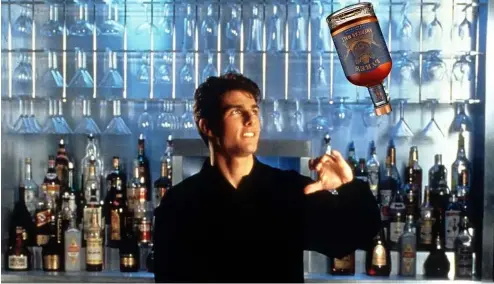  ?? ?? Tom Cruise avec un mocktail dans le film "Cocktail" de 1988