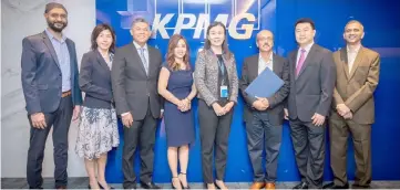  ??  ?? Virender (third right) and Chan (fourth right) along with other directors from Ramco Systems and KPMG during the collaborat­ion announceme­nt on Tuesday.