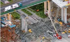  ?? Foto: Hajo Dietz, dpa ?? Beim Einsturz der Autobahnbr­ücke bei Werneck in Unterfrank­en am 15. Juni 2016 wurden 14 Menschen verletzt, einer starb.