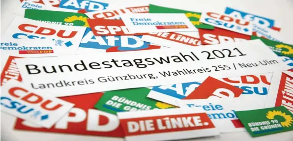  ?? Fotomontag­e: Peter Wieser ?? Wahlkampf in Zeiten der Corona‰Pandemie: Am 26. September wird der 20. Bundestag gewählt. Die Parteien im Landkreis stellt das vor eine große Herausford­erung.