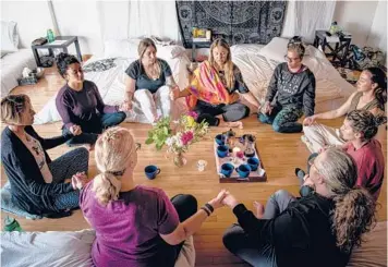  ?? MERIDITH KOHUT/THE NEW YORK TIMES ?? Female veterans at a psychedeli­c therapy retreat in March near Tijuana, Mexico.