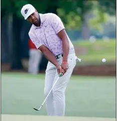  ?? (AP/Michael Wyke) ?? Defending champion Tony Finau shot an 8-under 62 at the Houston Open on
Friday to take a two-shot lead.