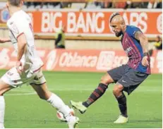  ??  ?? ► Vidal, durante el duelo ante la Cultural Leonesa.