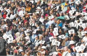  ?? Gianluigi Guercia, AFP ?? A crowd of 15,000 people attends a lecture on Nelson Mandela.